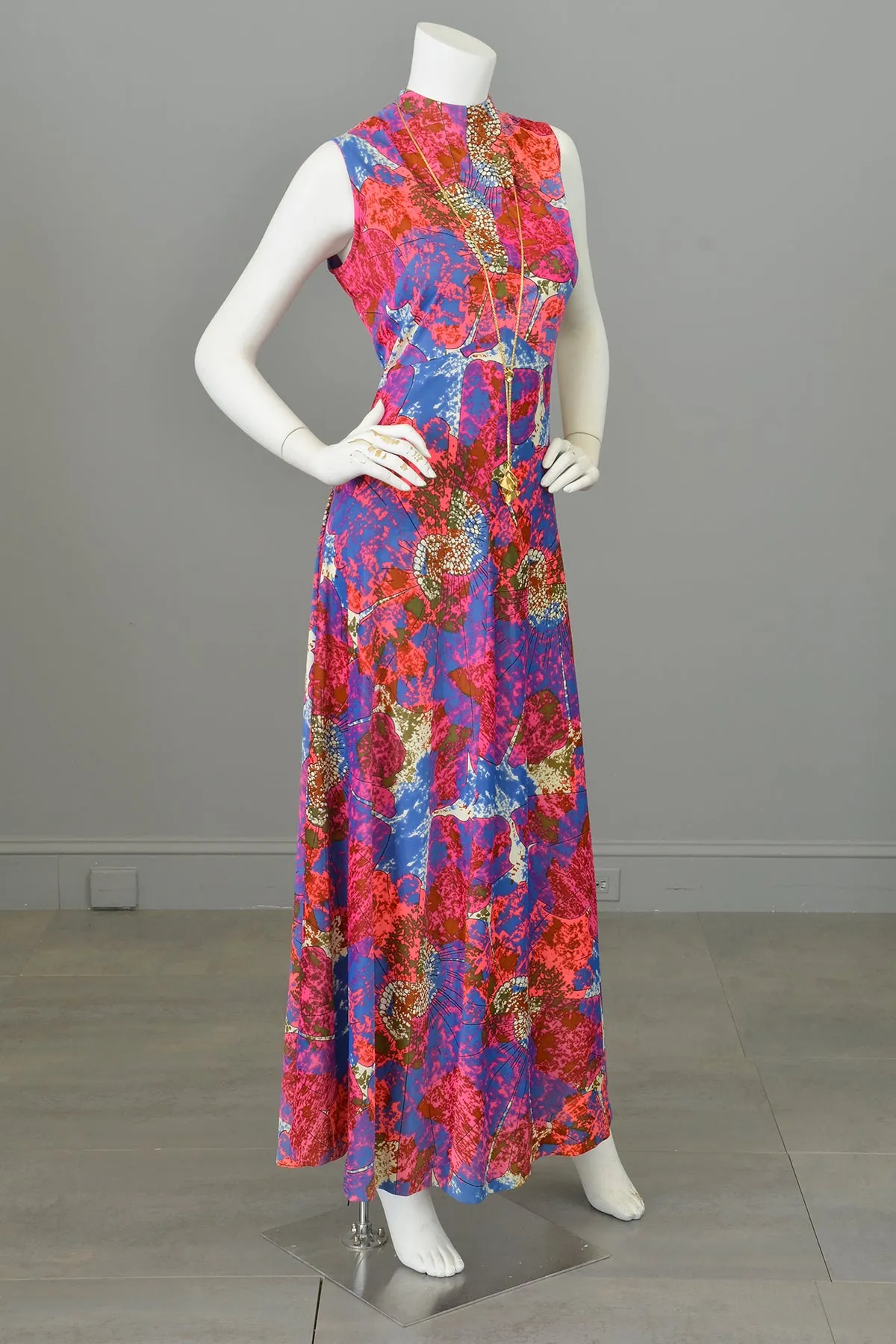 1970s Vibrant Fuchsia Pink Purple Atomic Print Jersey Maxi Dress