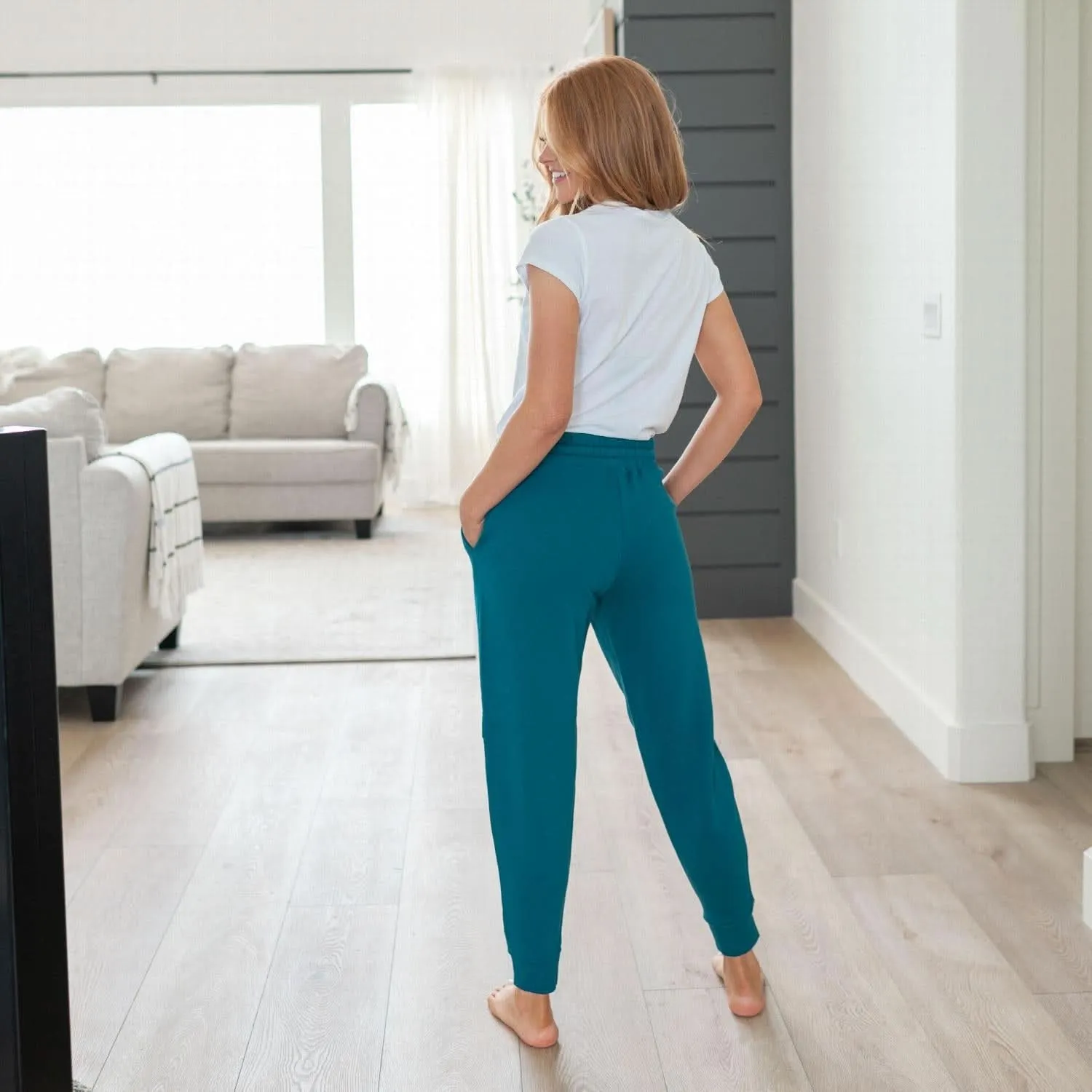 Chic Elastic Waist Joggers with Handy Pockets for All-Day Comfort