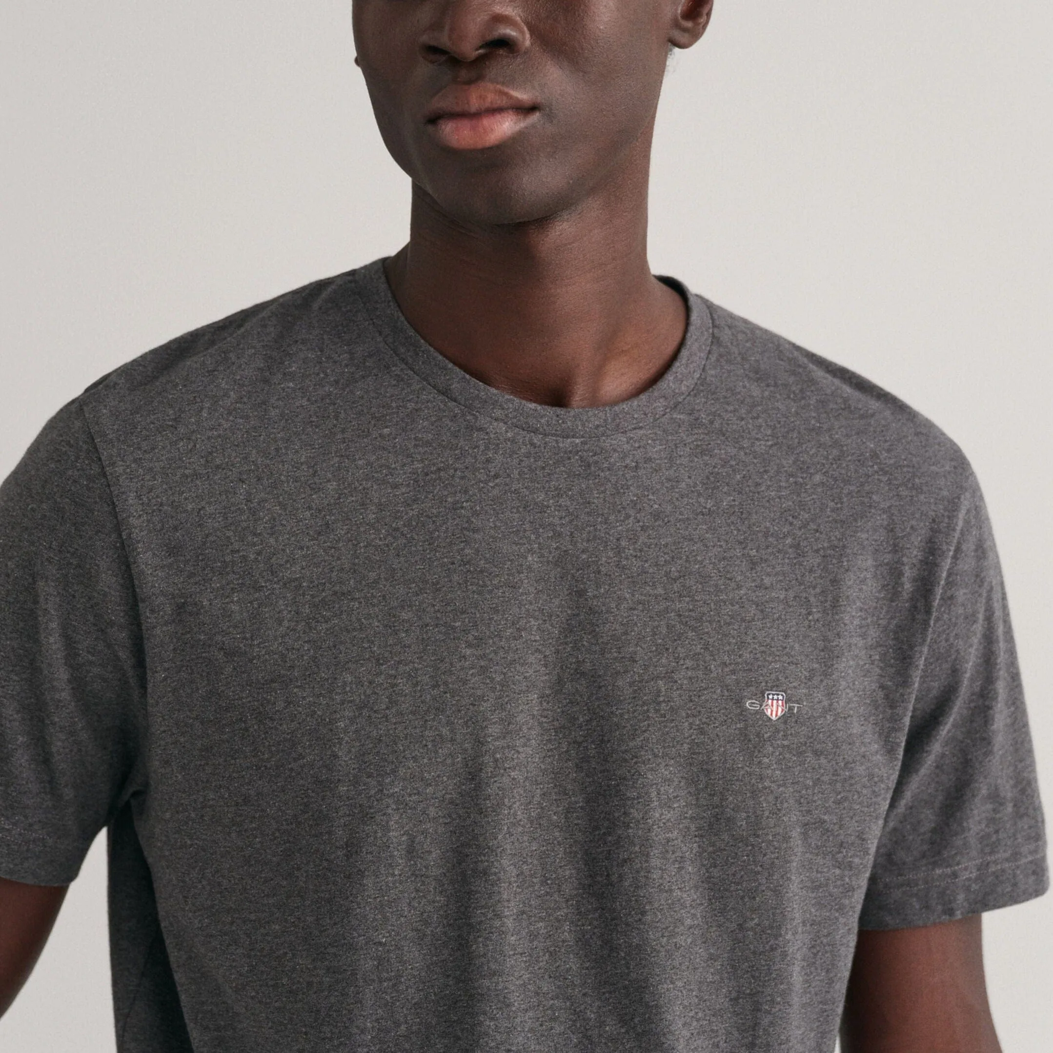 GANT Regular Fit Shield T-Shirt in Antracit Melange