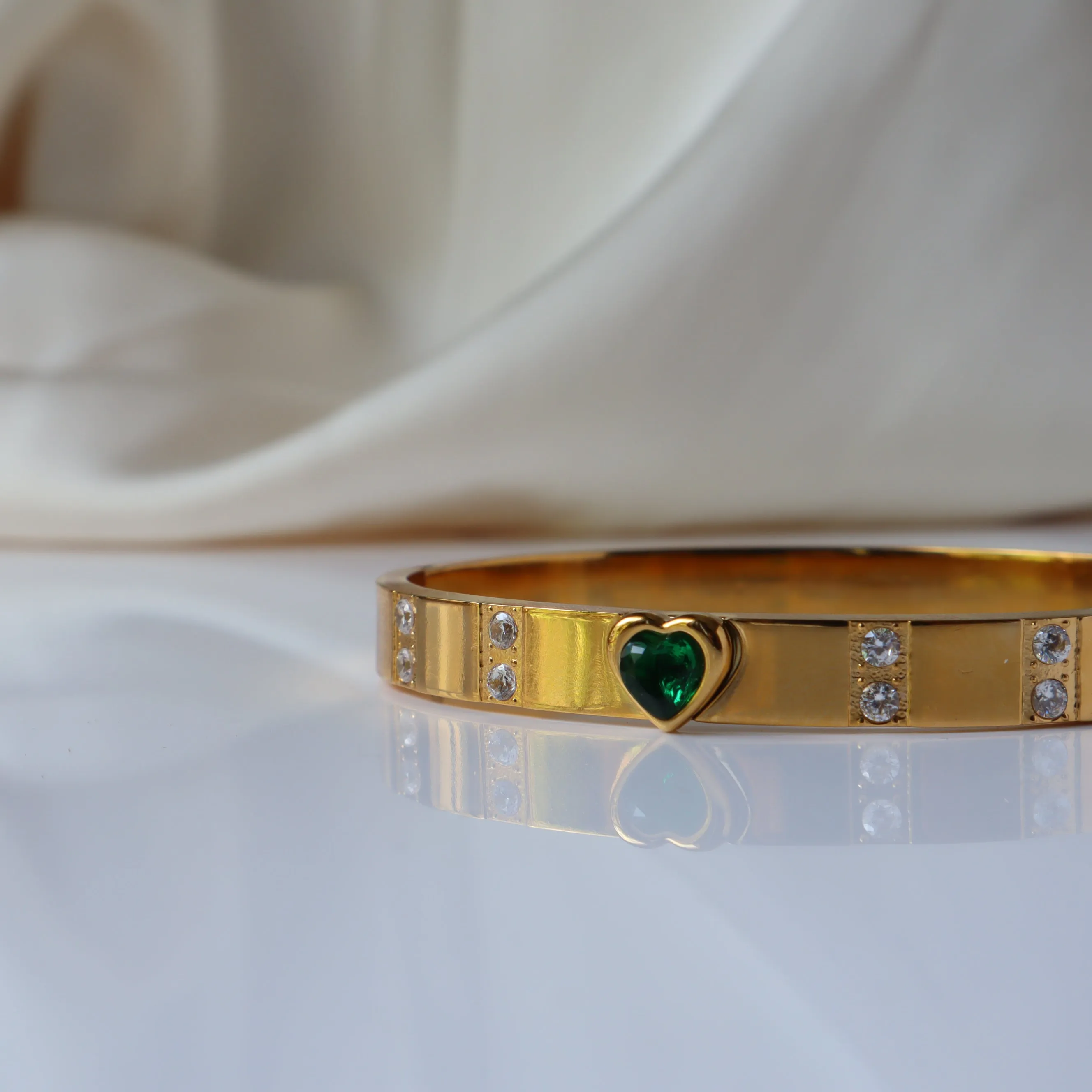 Heart Oasis 18K Gold Plated Bangle