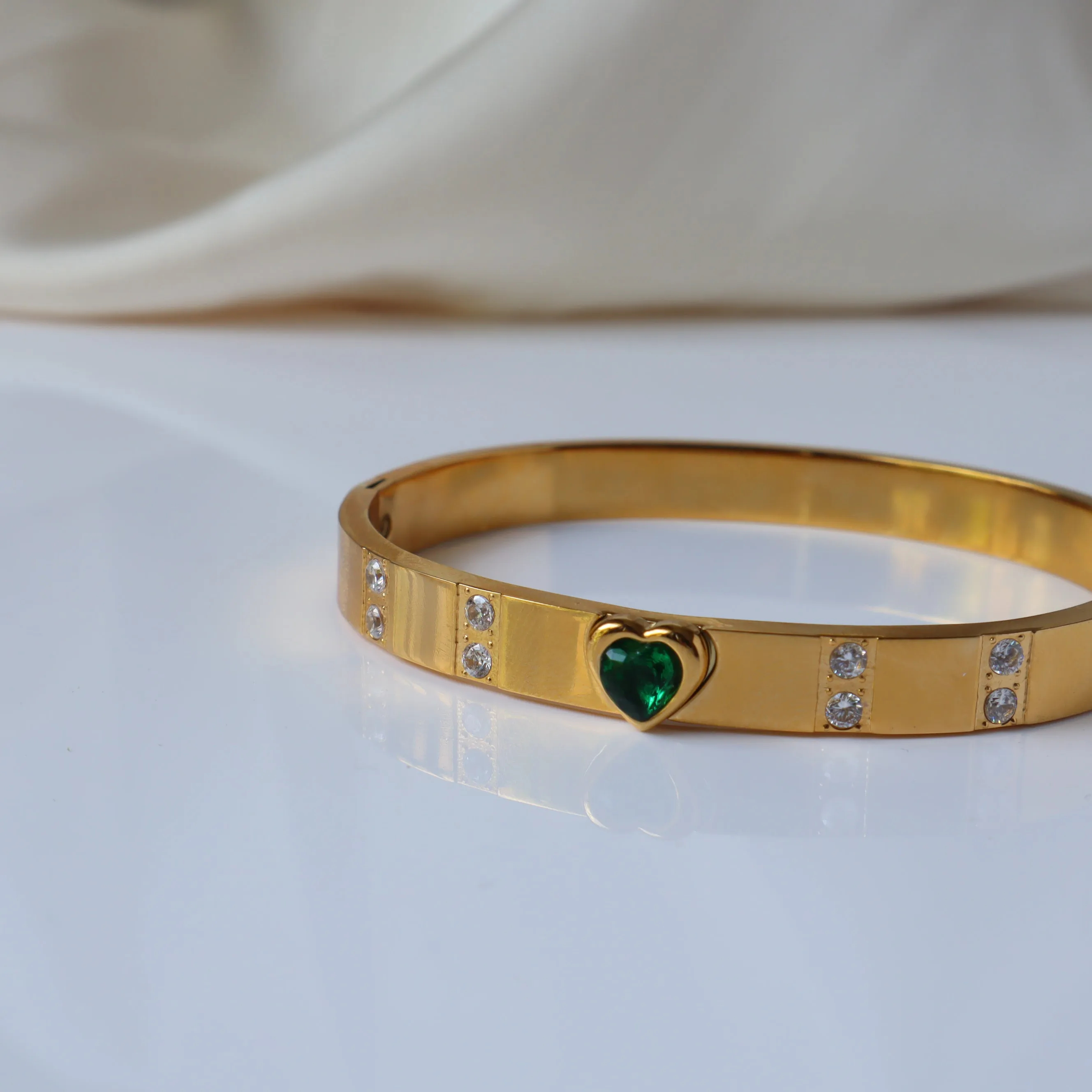 Heart Oasis 18K Gold Plated Bangle