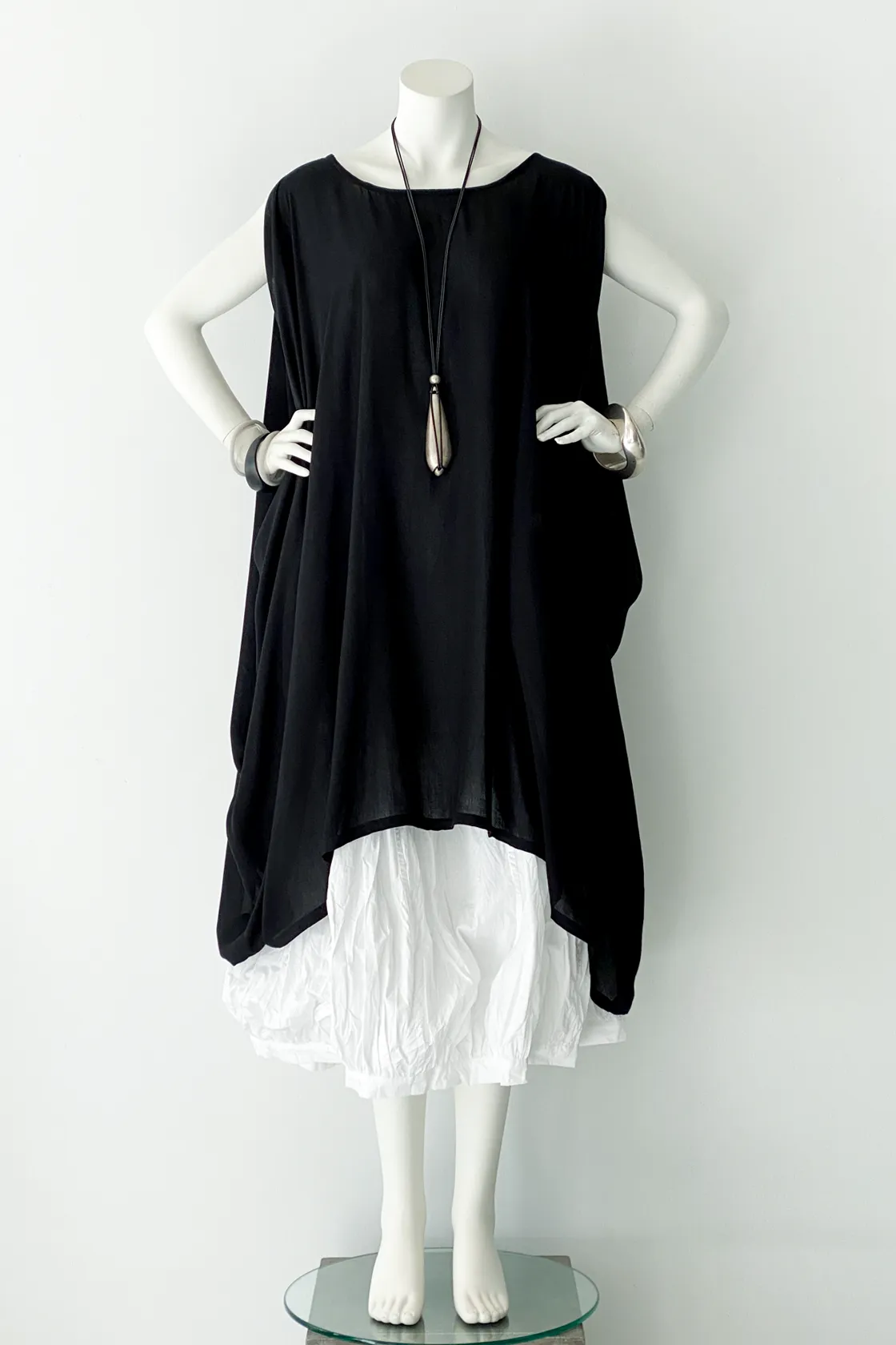 Raya Tunic in Black Delphi