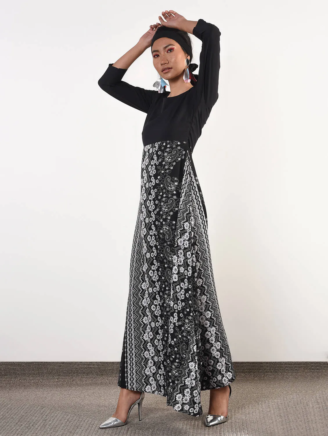 Round neck paisley maxi dress