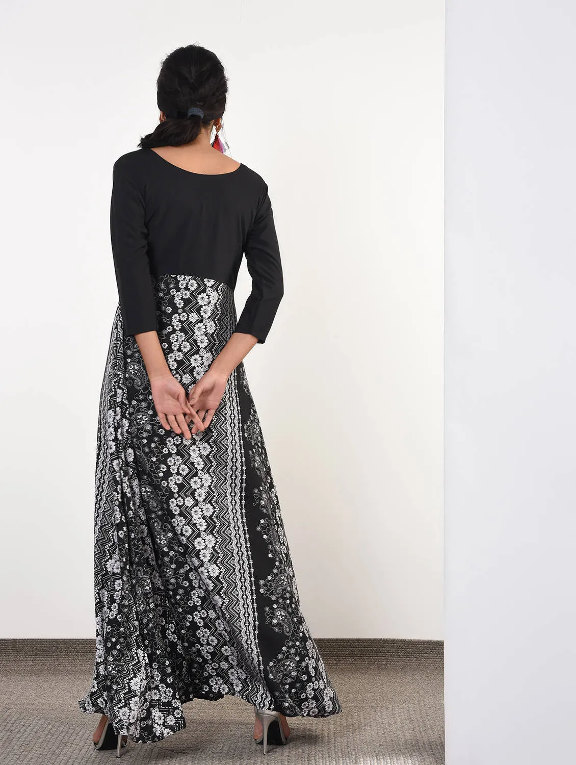 Round neck paisley maxi dress