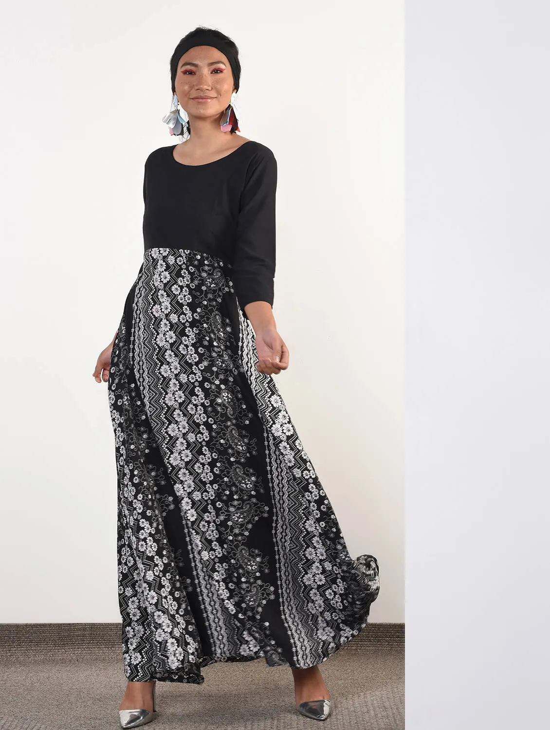 Round neck paisley maxi dress