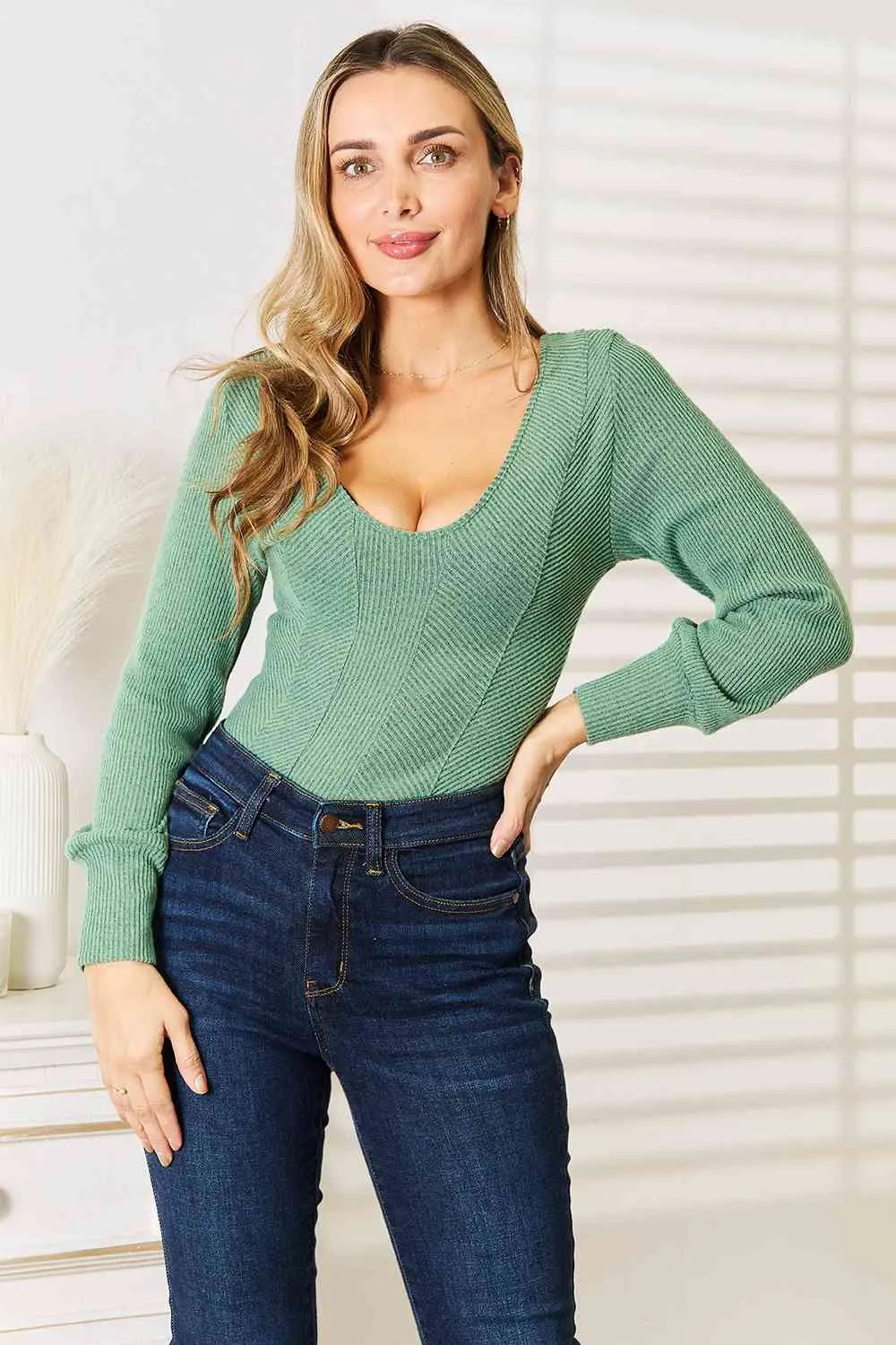 SCOOP NECK LONG SLEEVE TOP GREEN