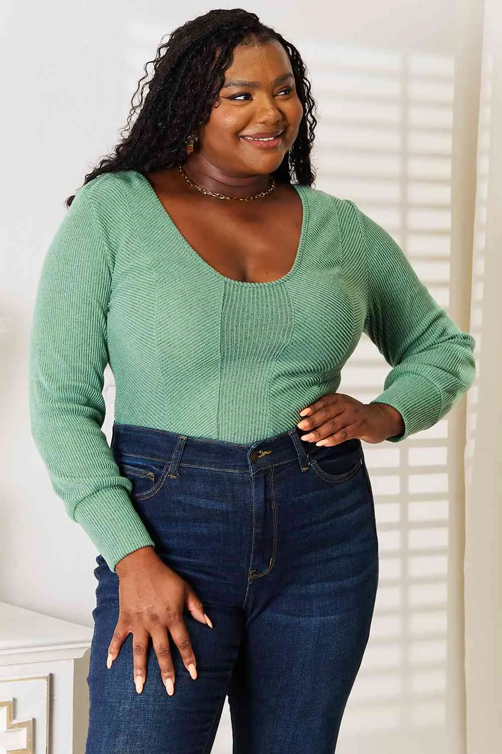 SCOOP NECK LONG SLEEVE TOP GREEN