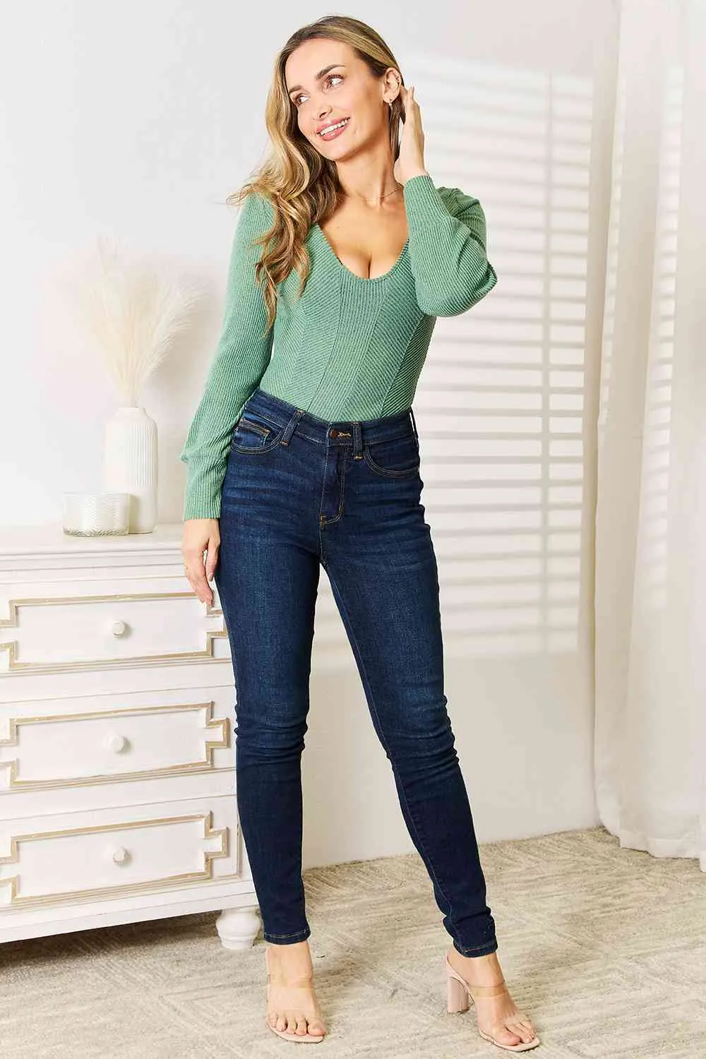 SCOOP NECK LONG SLEEVE TOP GREEN