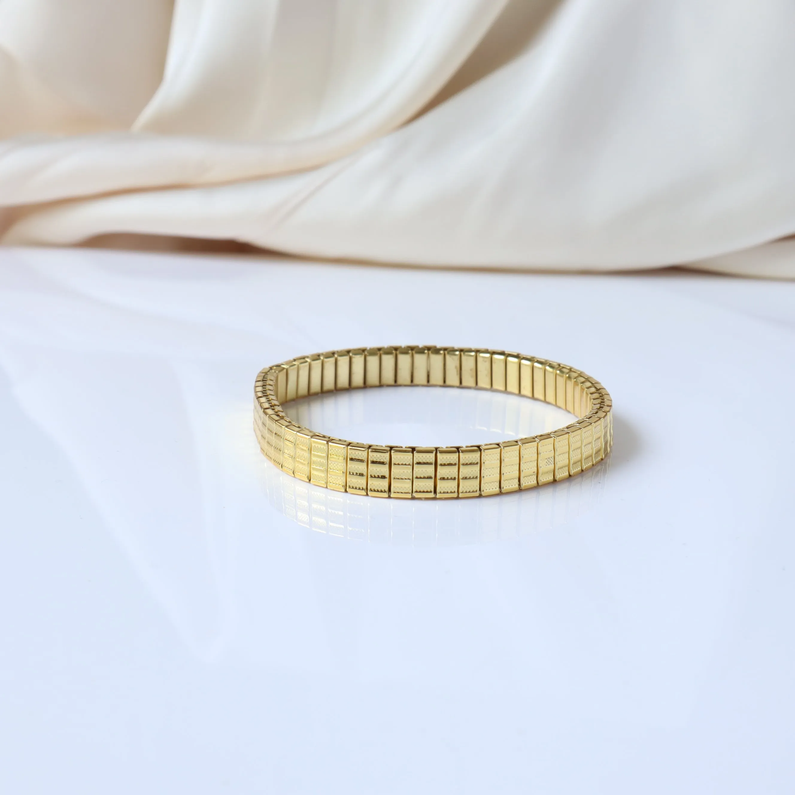 Solar Sleek Expandable 18K Gold Plated Bangle