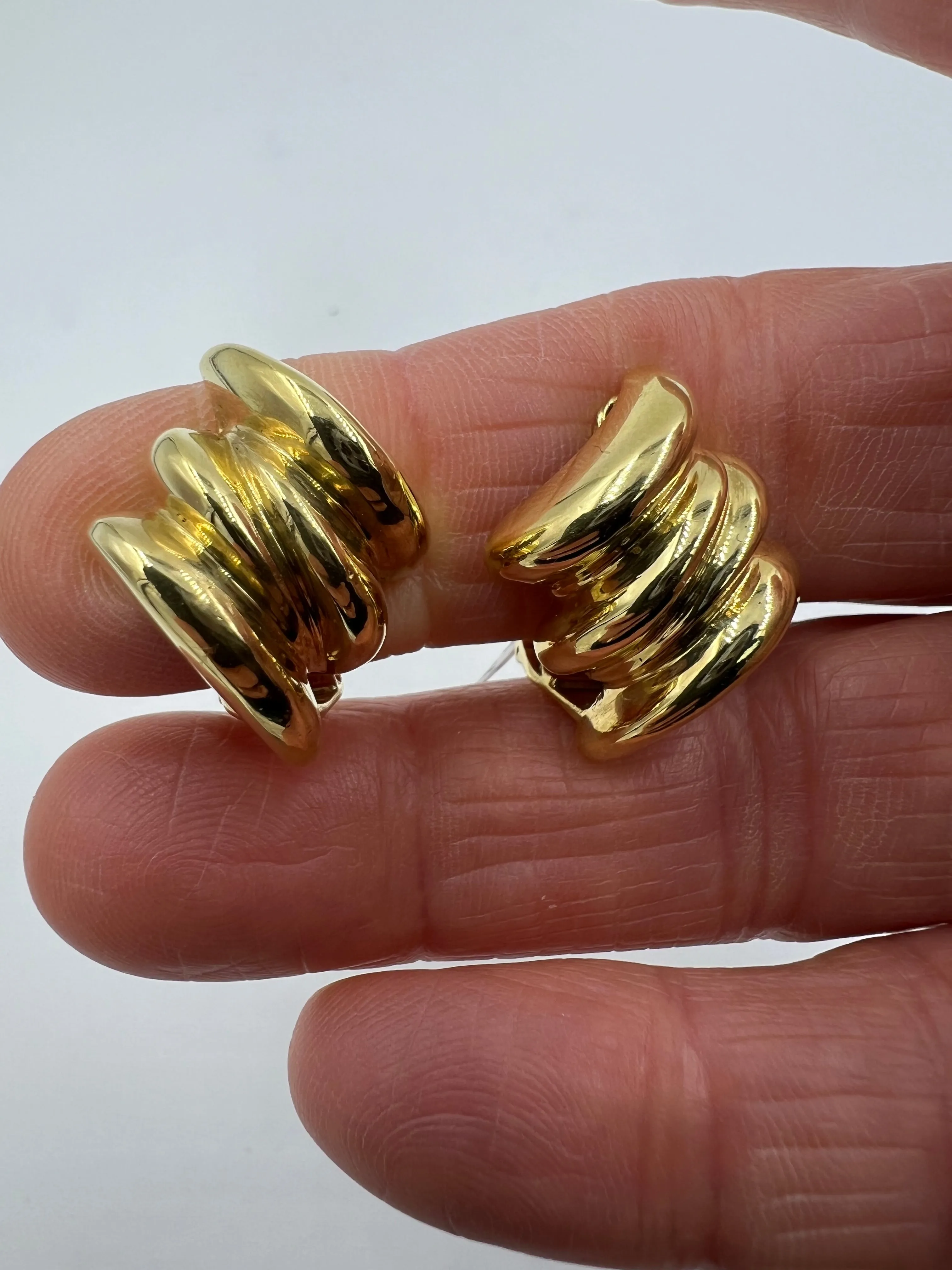 Tiffany Ribbed Yellow Gold Clip On Earrings